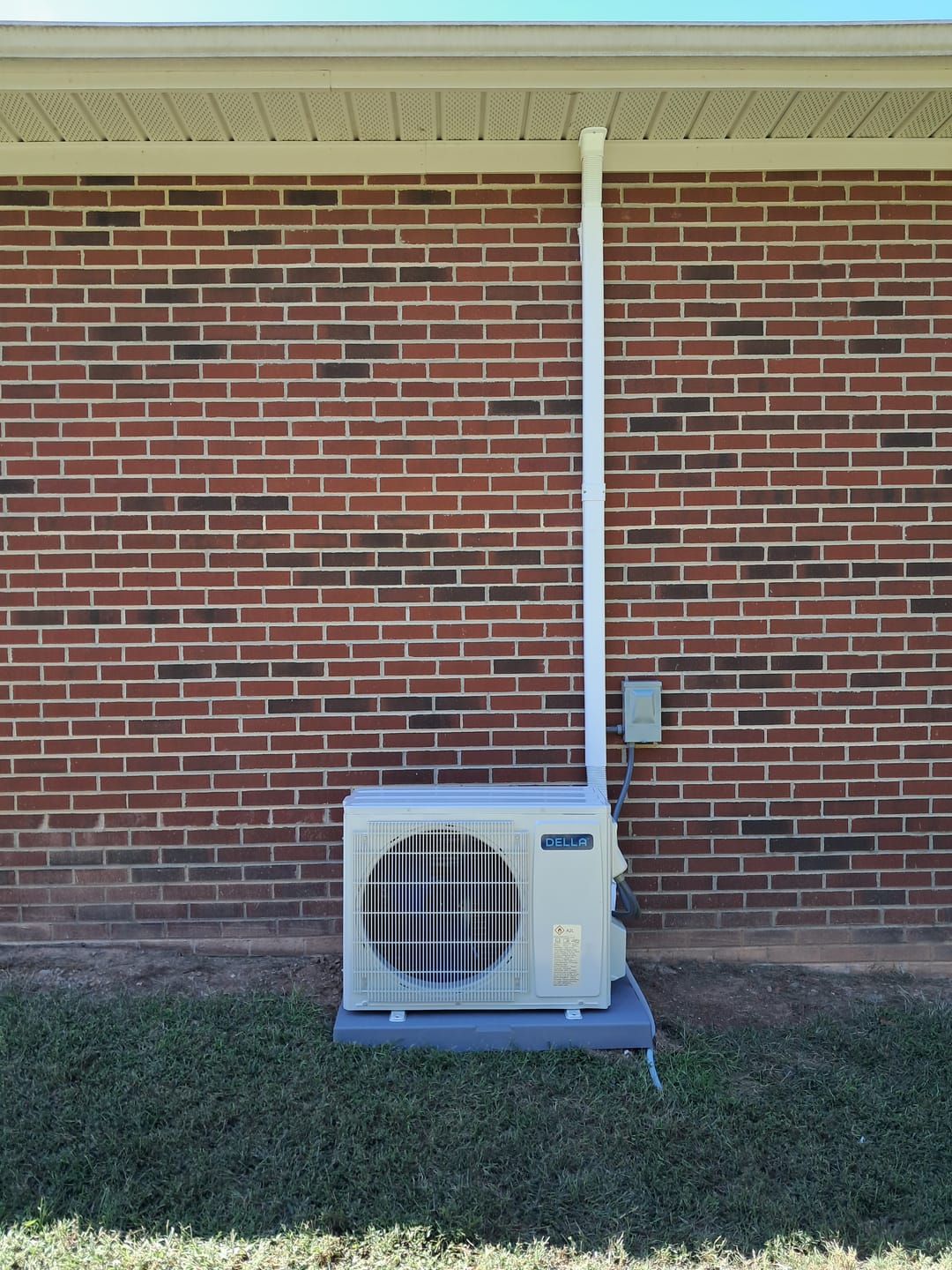 Customer photo review of DELLA Motto Series 23000 BTU 19 SEER2 Mini Split Heat Pump AC – Up to 1500 Sq.Ft.