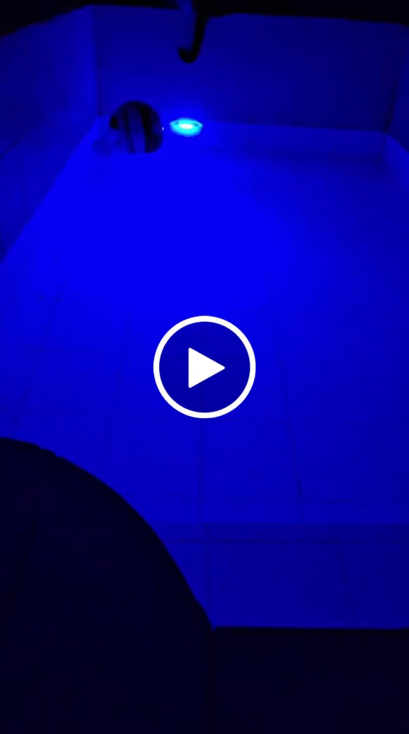 Customer video review of Kit Luminárias de Piscina RGB - Sem Fio Com Controle Remoto