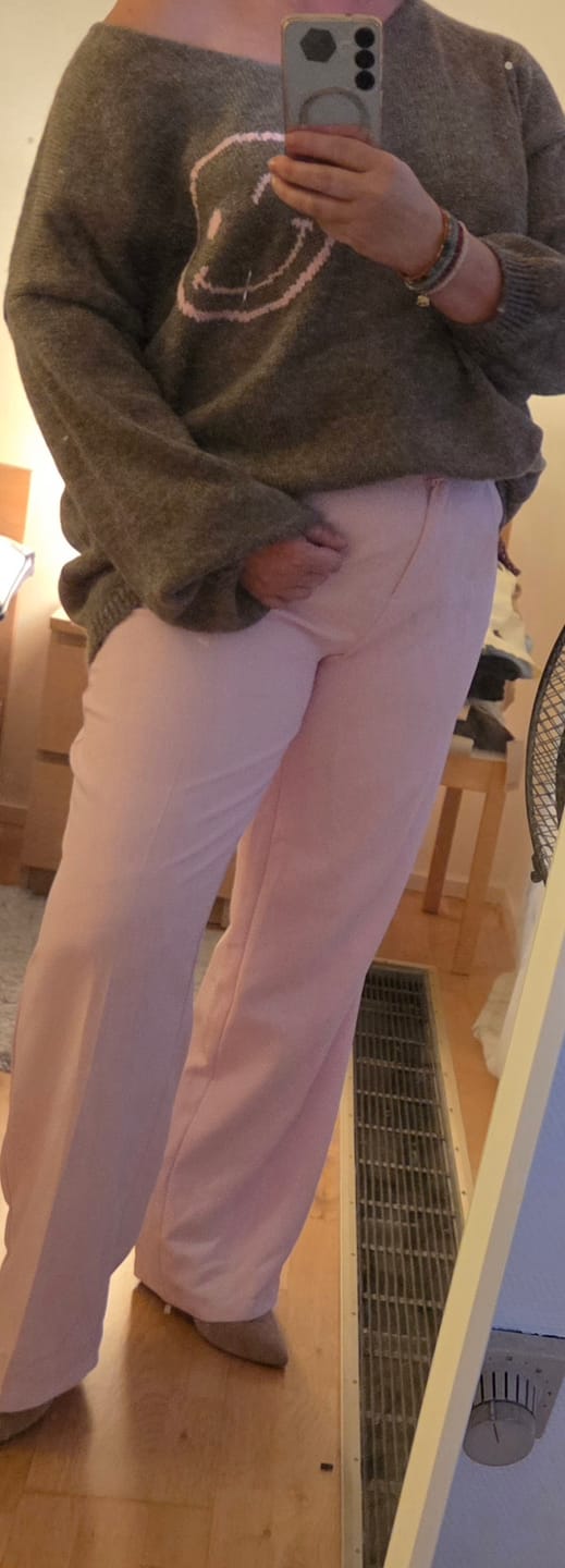 Customer photo review of Oversize Strickpullover mit Smiley&Rückenprint taupe/rosa