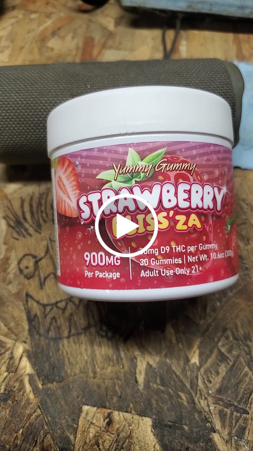 Customer video review of 900MG Yummy Gummy D9