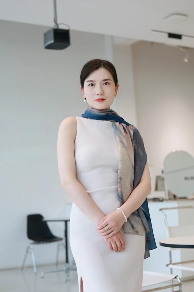 Customer photo review of Dunhuang Five Elements Printed Mulberry Silk Shawl / Scarf