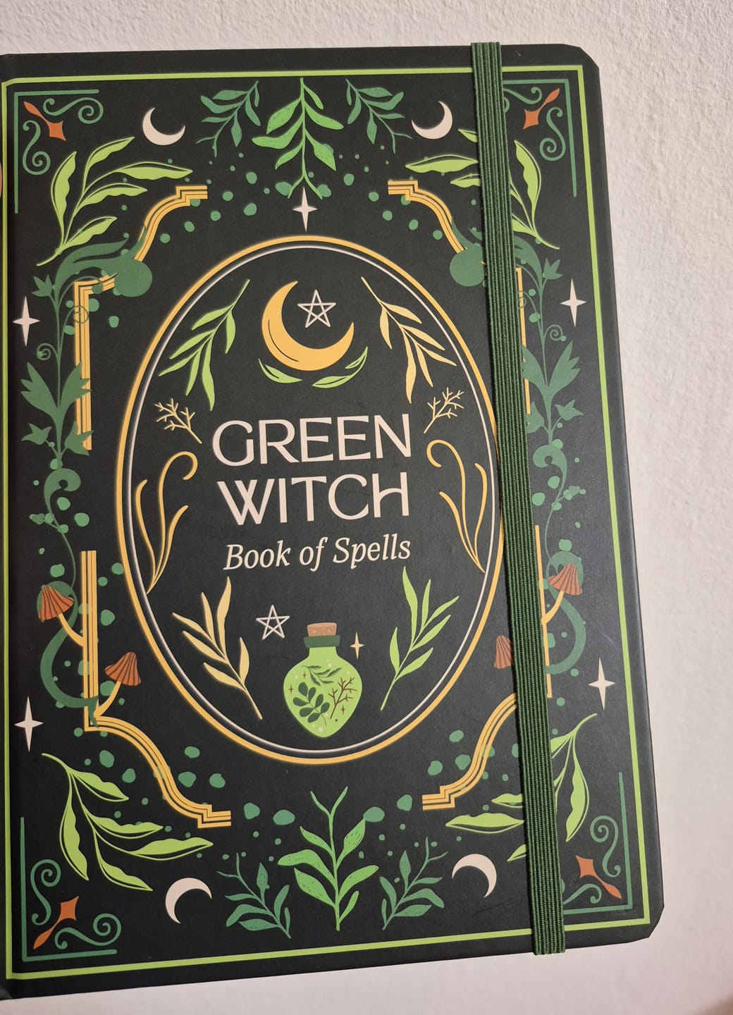 Customer photo review of Green Witch Notizbuch A5 – liniertes Journal mit Gummiband