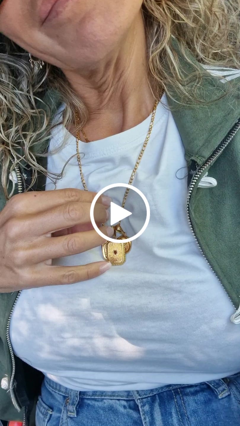 Customer video review of Ciondolo "Che sia follia"