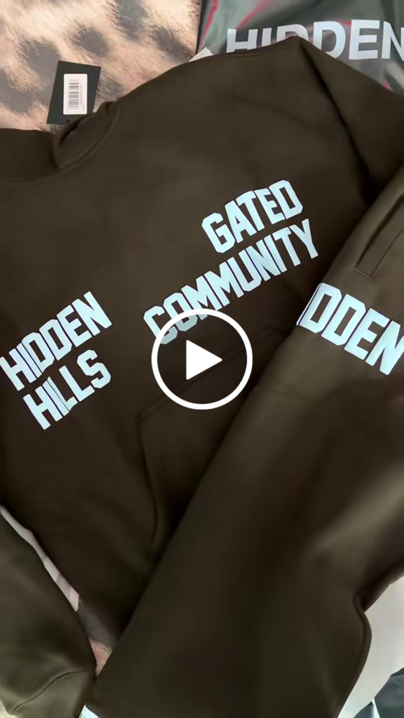 Customer video review of GATED COMMUNITY HOODIE DARK BROWN/LIGHT BLUE