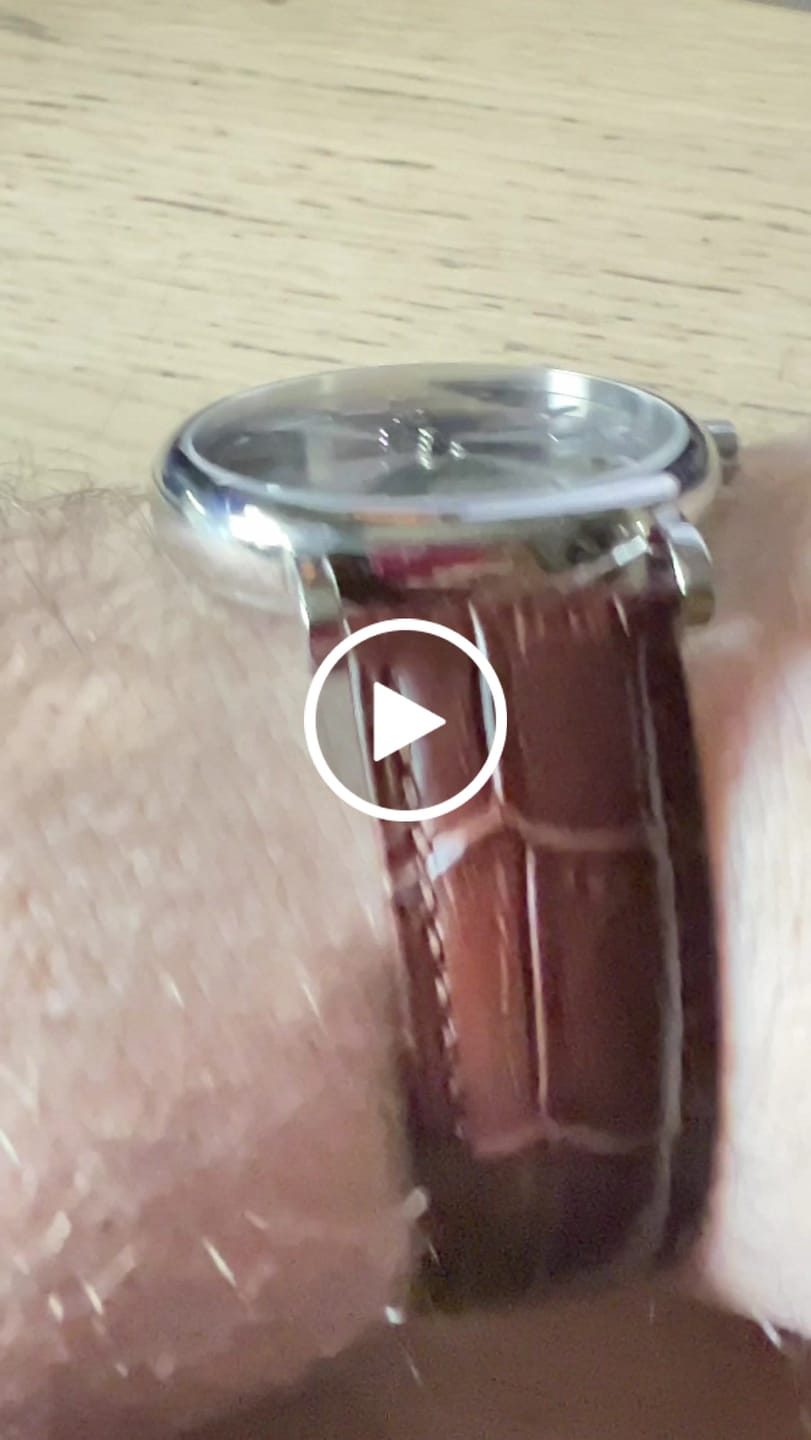 Customer video review of CLASSIC 40MM - Swiss Quartz Movement Watch | Silver & Grey Dial