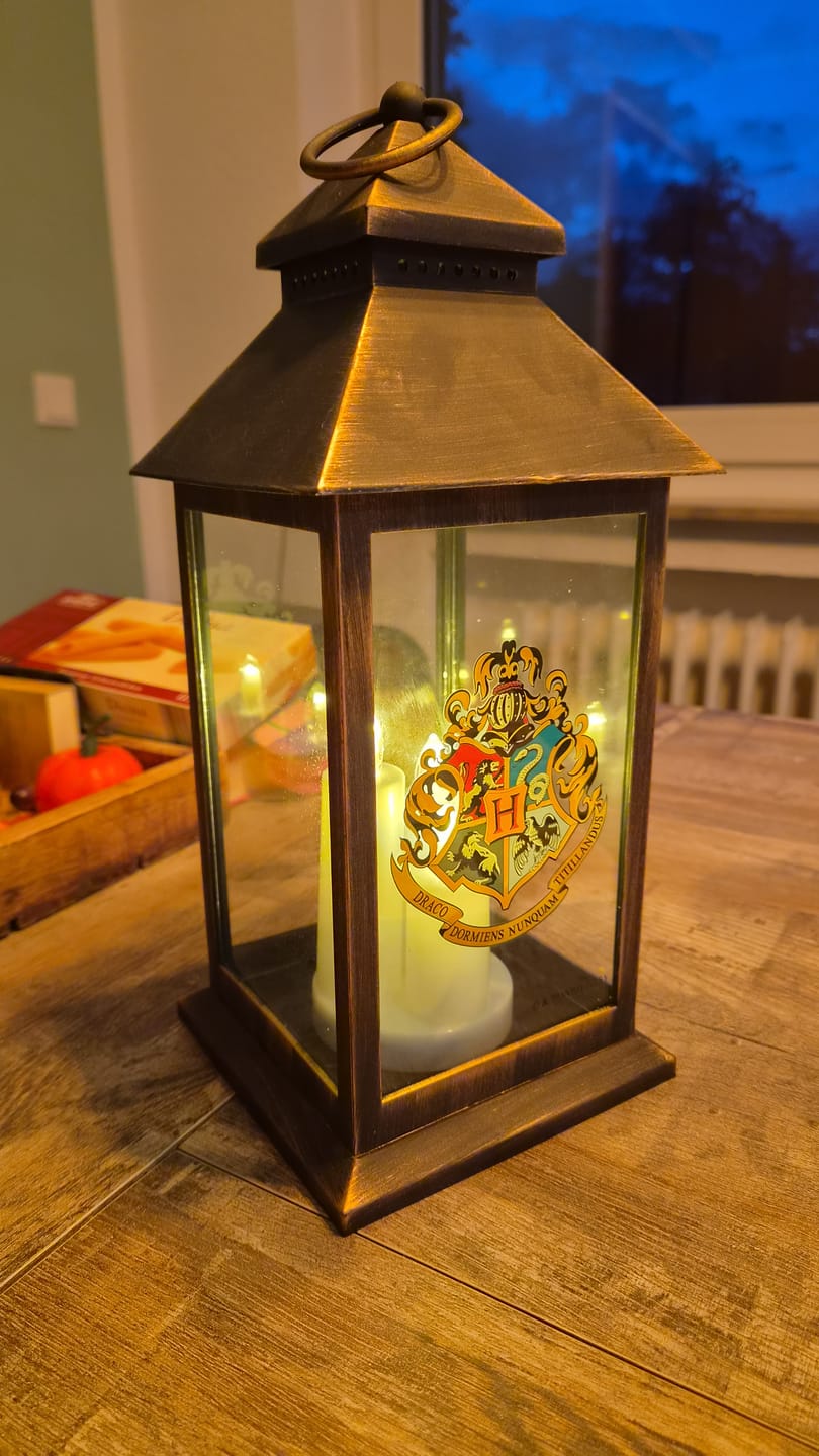Customer photo review of Harry Potter Laterne Hogwarts – Magische LED-Leuchte für Potter-Fans