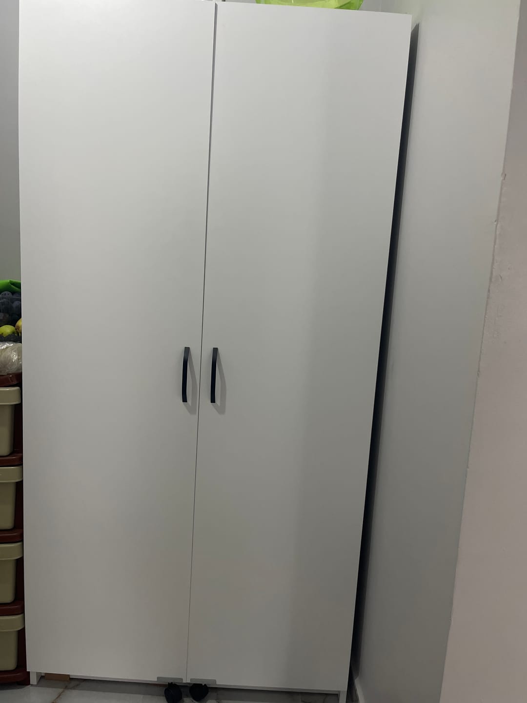 Customer photo review of Rani JE103 Çok Amaçlı Dolap Tekerlekli İki Kapaklı Kiler Erzak Mutfak Dolabı Beyaz