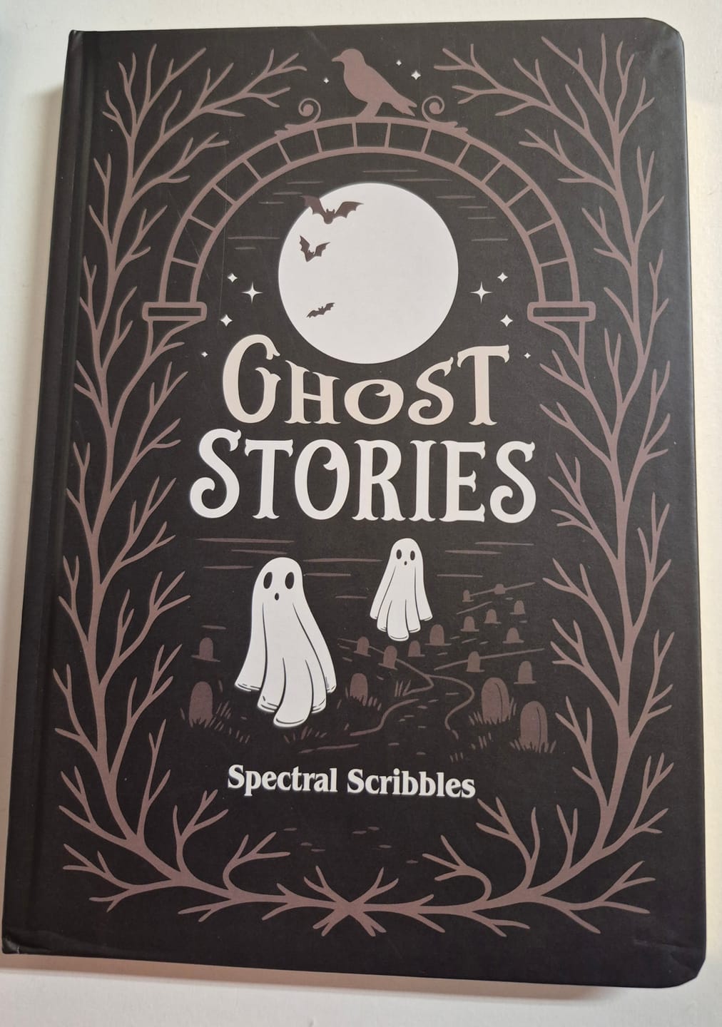 Customer photo review of Ghost Stories A5 Notizbuch – Spooky Journal mit Geistermotiv