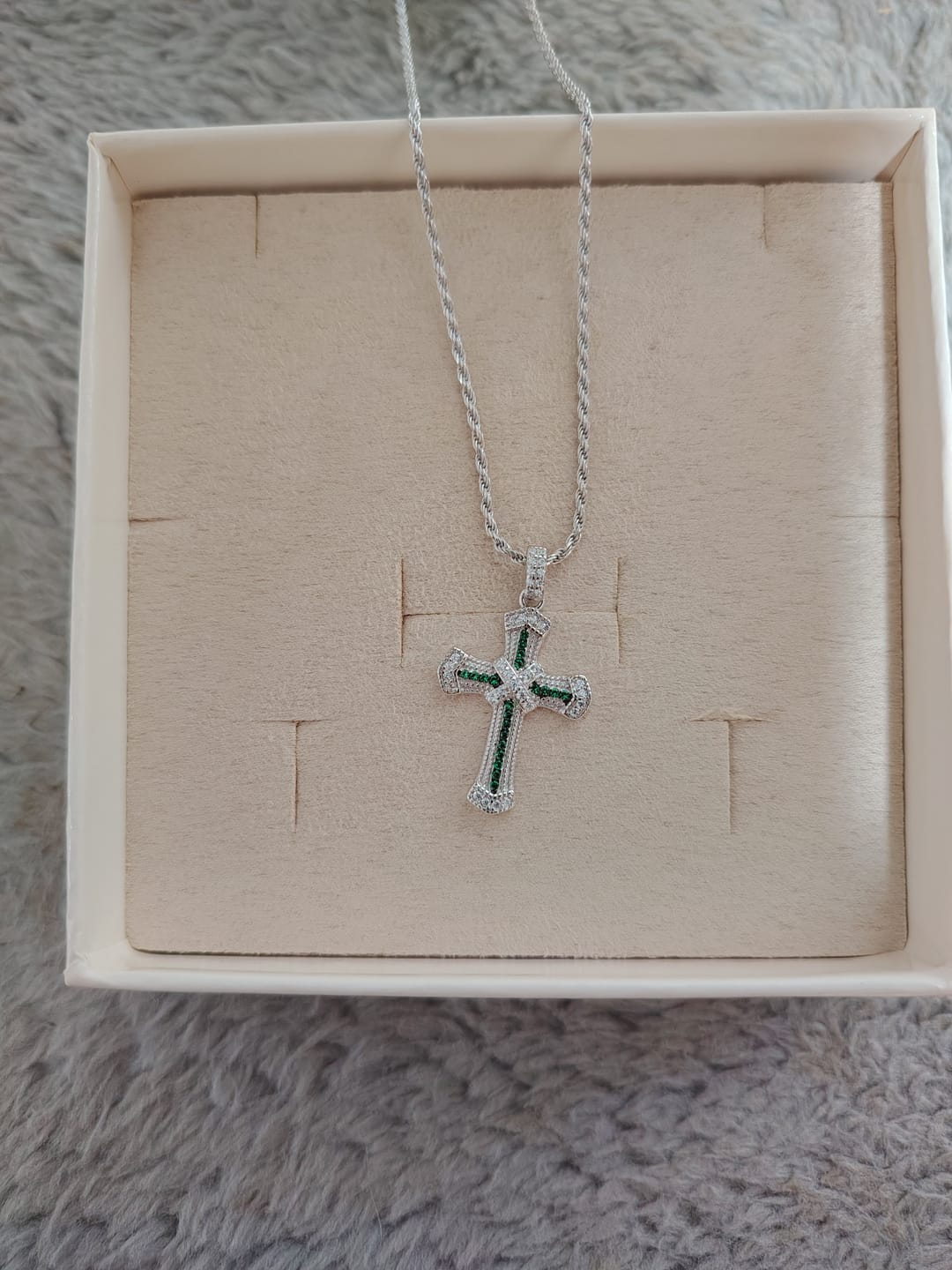 Customer photo review of Collana Croce Gotica Intrecciata Verde con Fune Corda Slim 1,5 mm