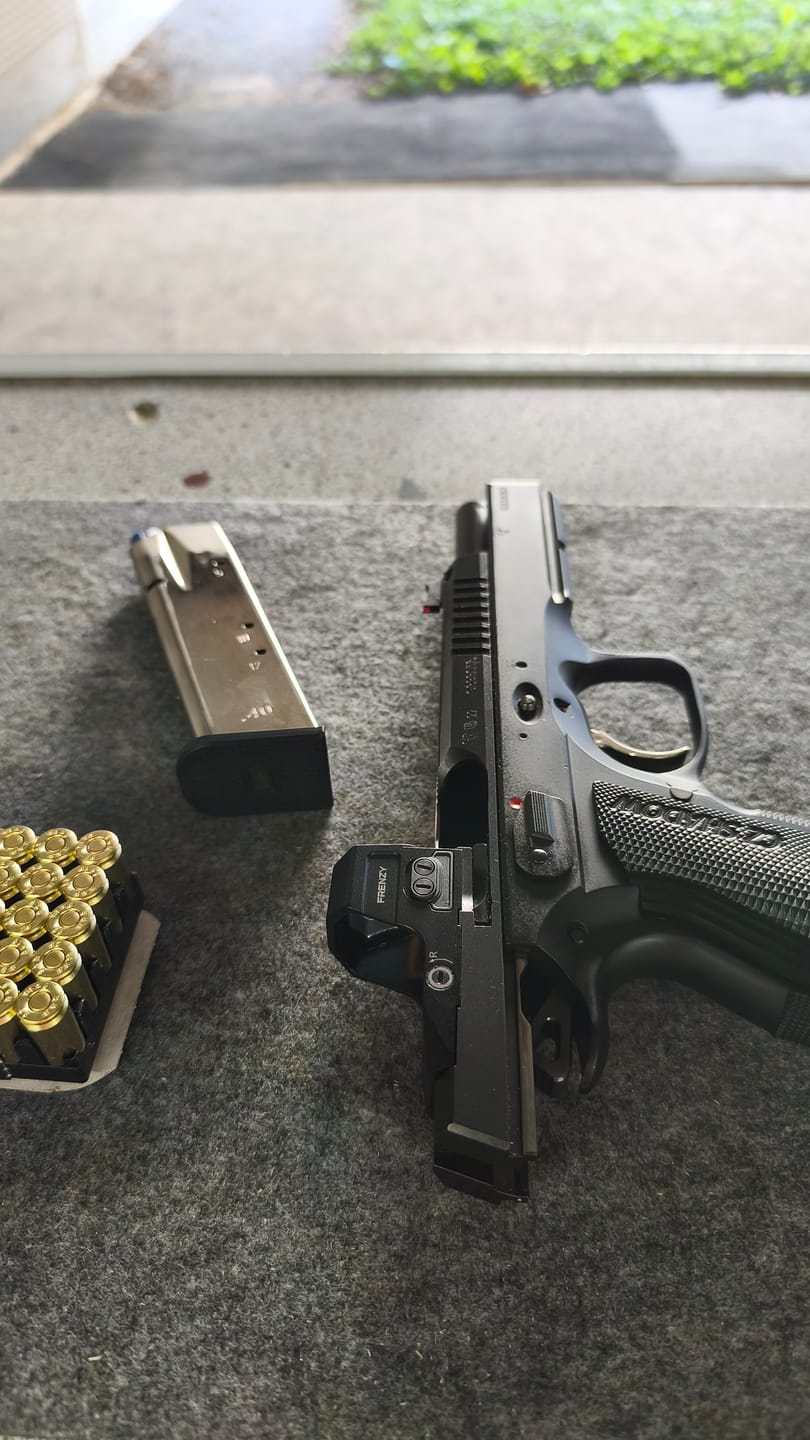Customer photo review of Vector Optics SCRD-82 Frenzy 1x20x24 CZ Shadow 2