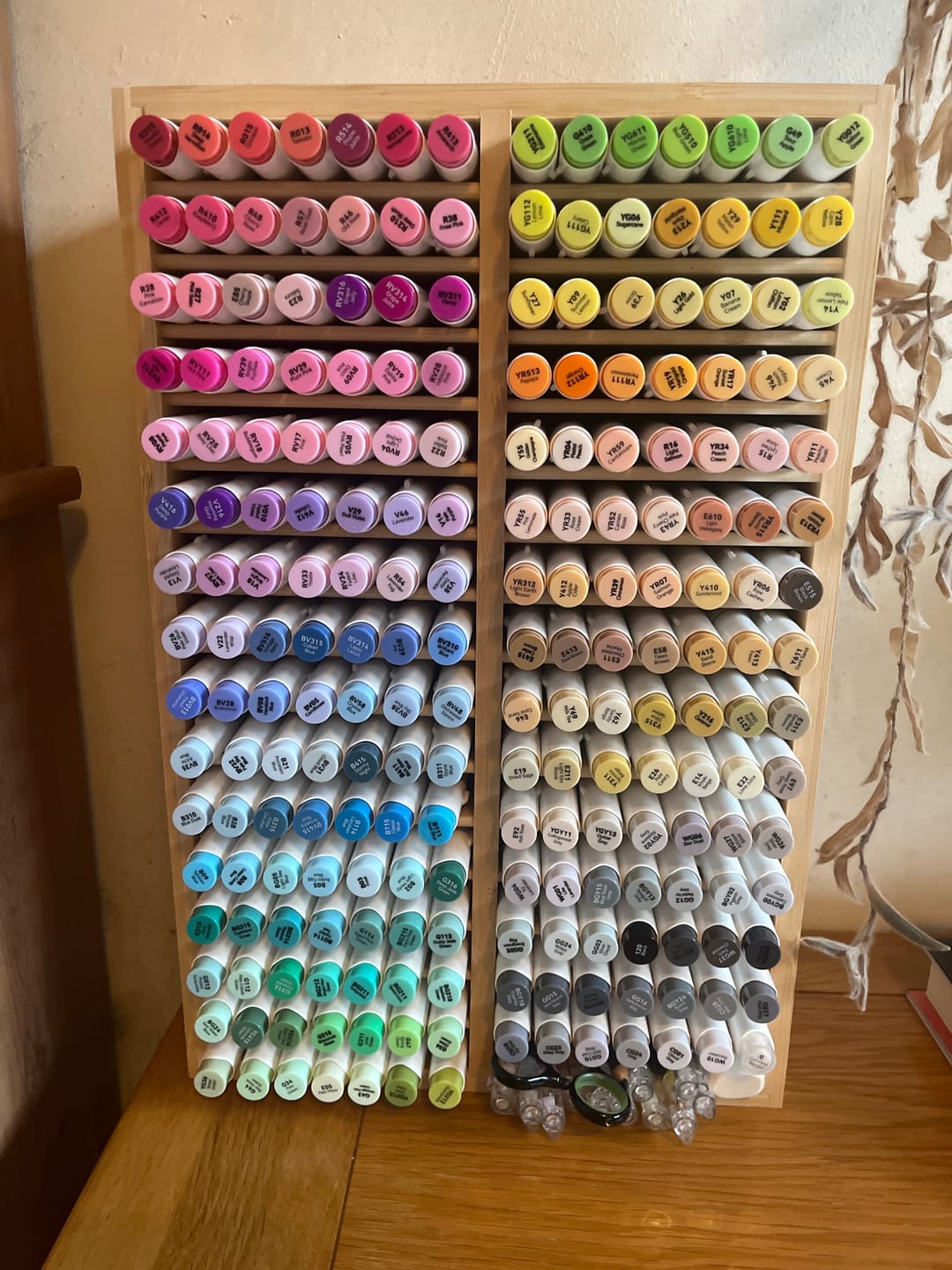 Customer photo review of Ohuhu Honolulu 216 Colors Dual Tips Alcohol Art Markers (New Color Codes)
