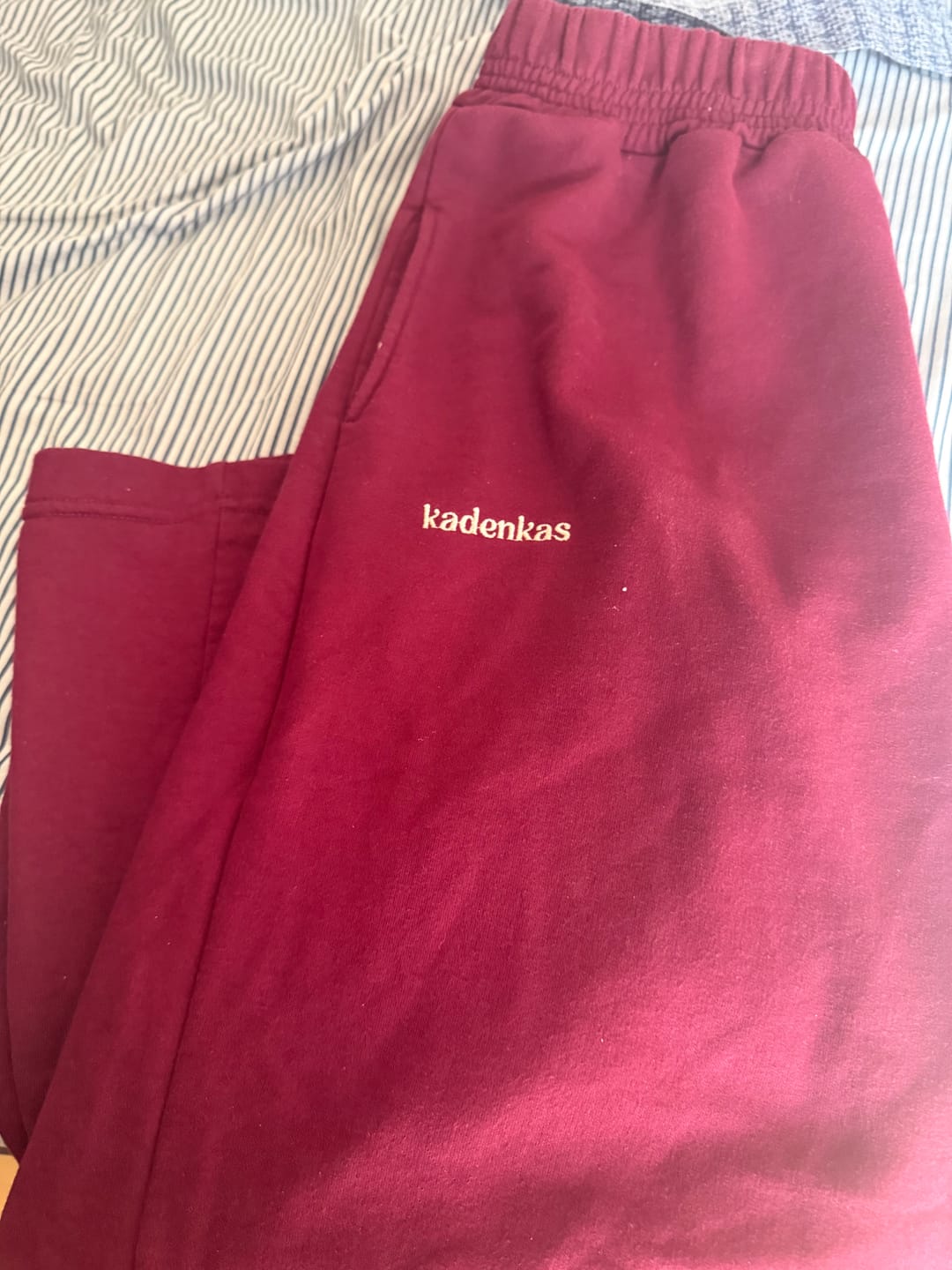 Customer photo review of (PRE-VENTA) PANTALÓN BUZO BURDEO - CORTE RECTO LOGO BORDADO