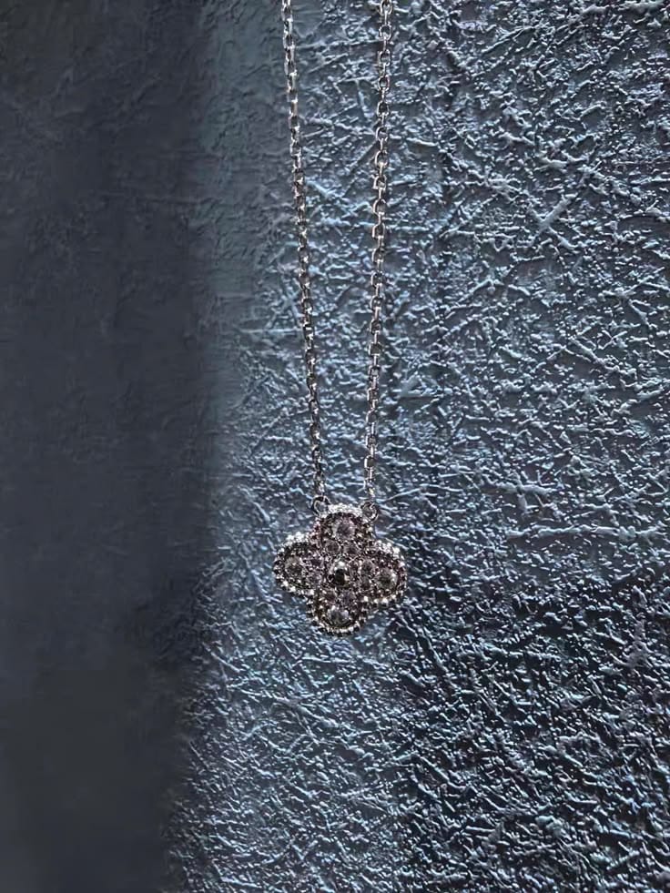 Customer photo review of Vintage Alhambra Pavé 1 Motif Necklace