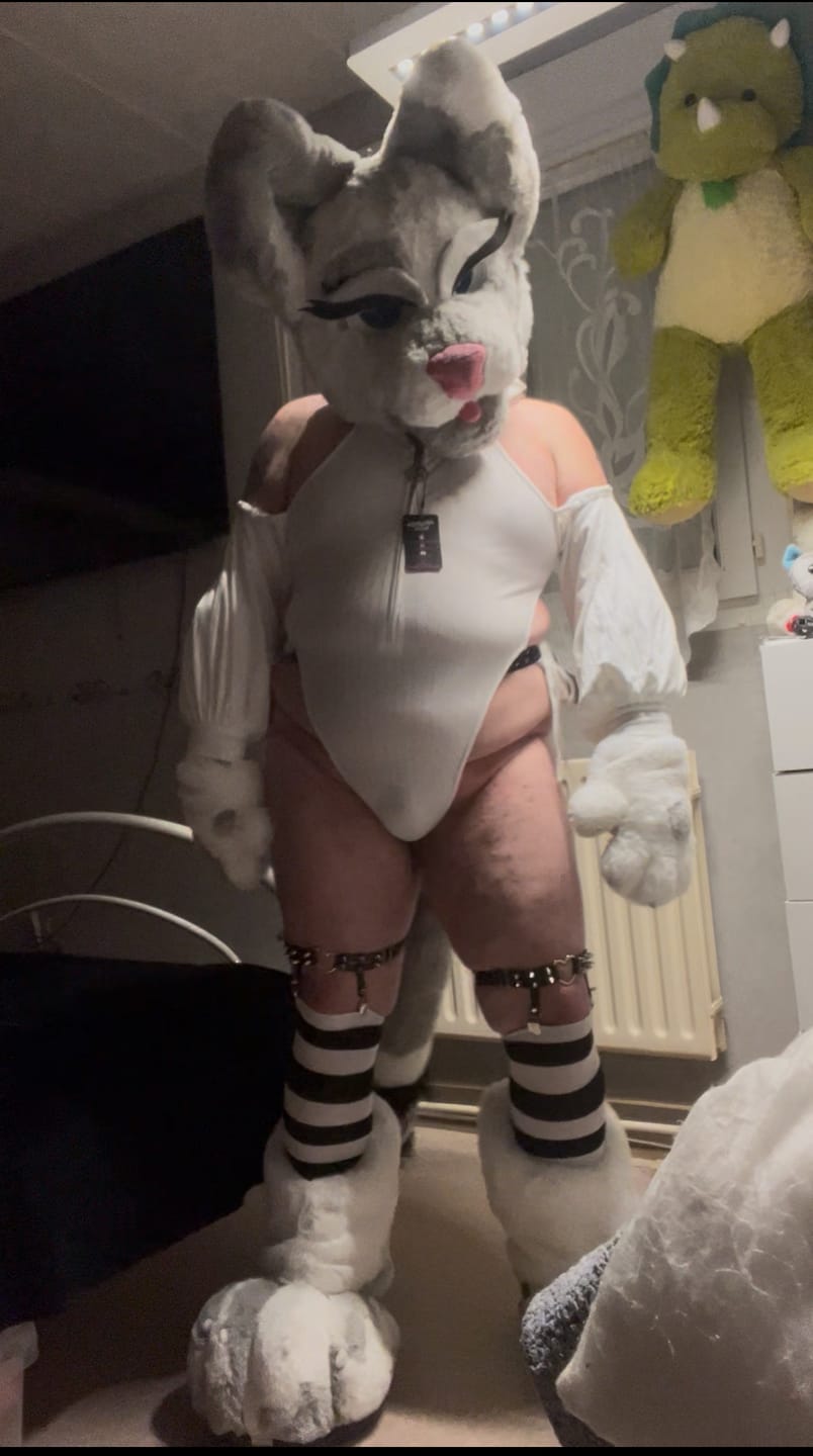 Customer photo review of SHY NEKO BODYSUIT SR05