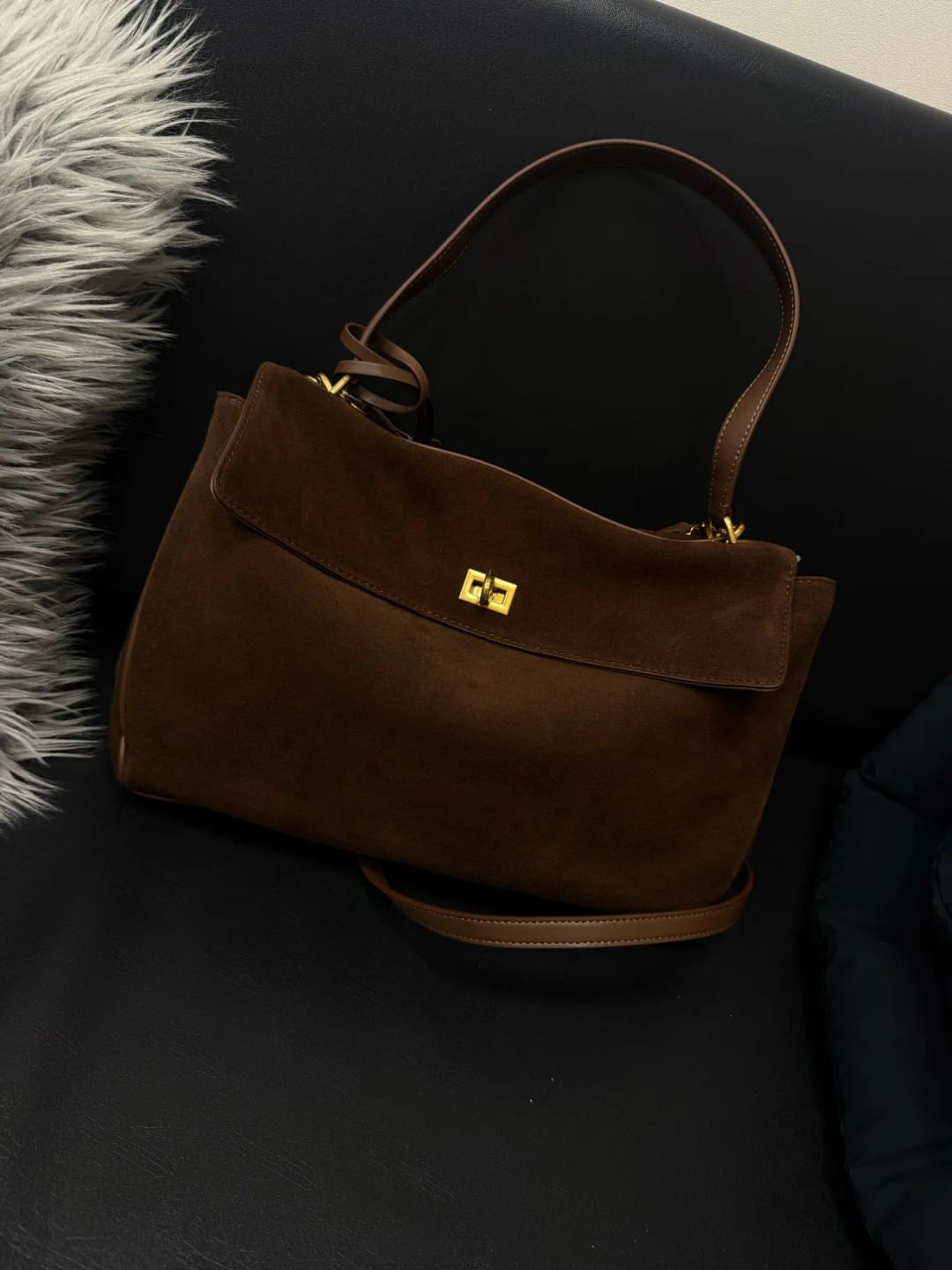 Customer photo review of KELIA - Grand Sac à Main Chic en Daim