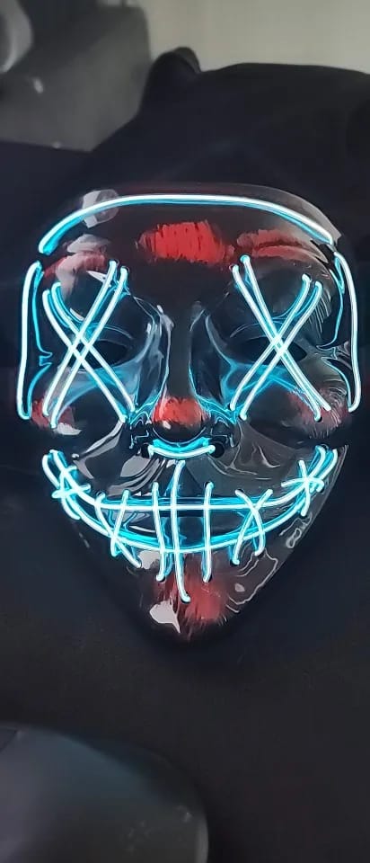 Customer photo review of Mascara con luces LED para Hallowen