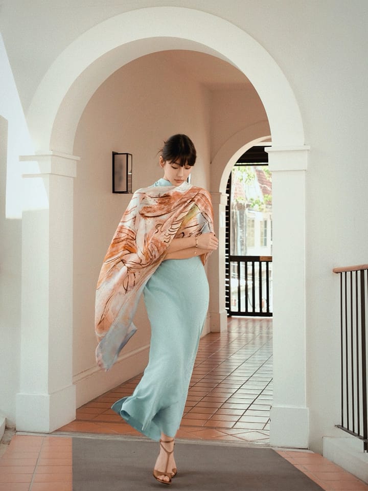 Customer photo review of Dunhuang Five Elements Printed Mulberry Silk Shawl / Scarf