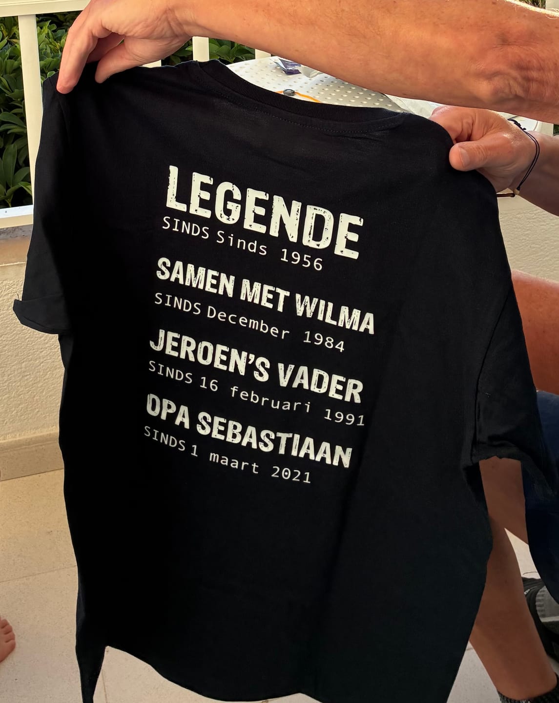Customer photo review of Legende sinds – Gepersonaliseerd T-shirt met rugprint voor papa en opa voor Vaderdag