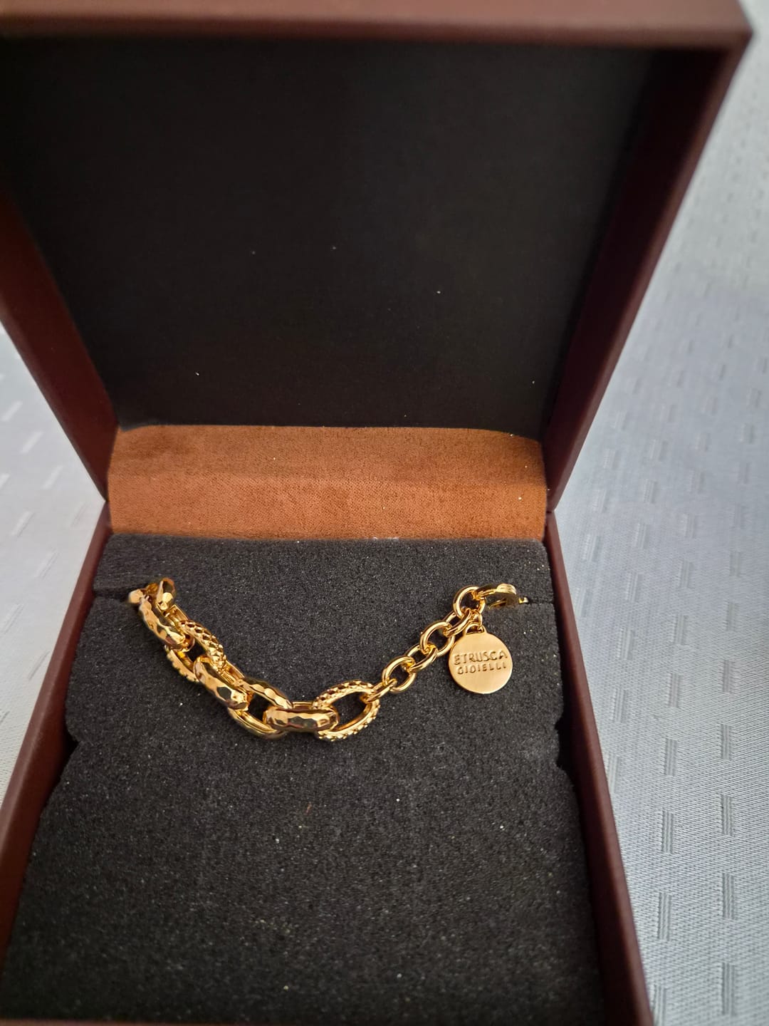 Customer photo review of Bracciale Maglie Ovali Finitura Martellata e Pallinata