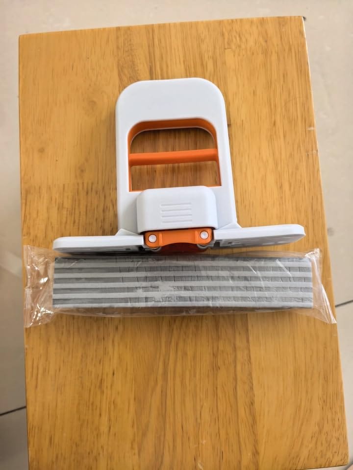 Customer photo review of SpotNest™ Mini Squeeze Mop — Hands-Free Wringing for Desks, Counters & Sinks