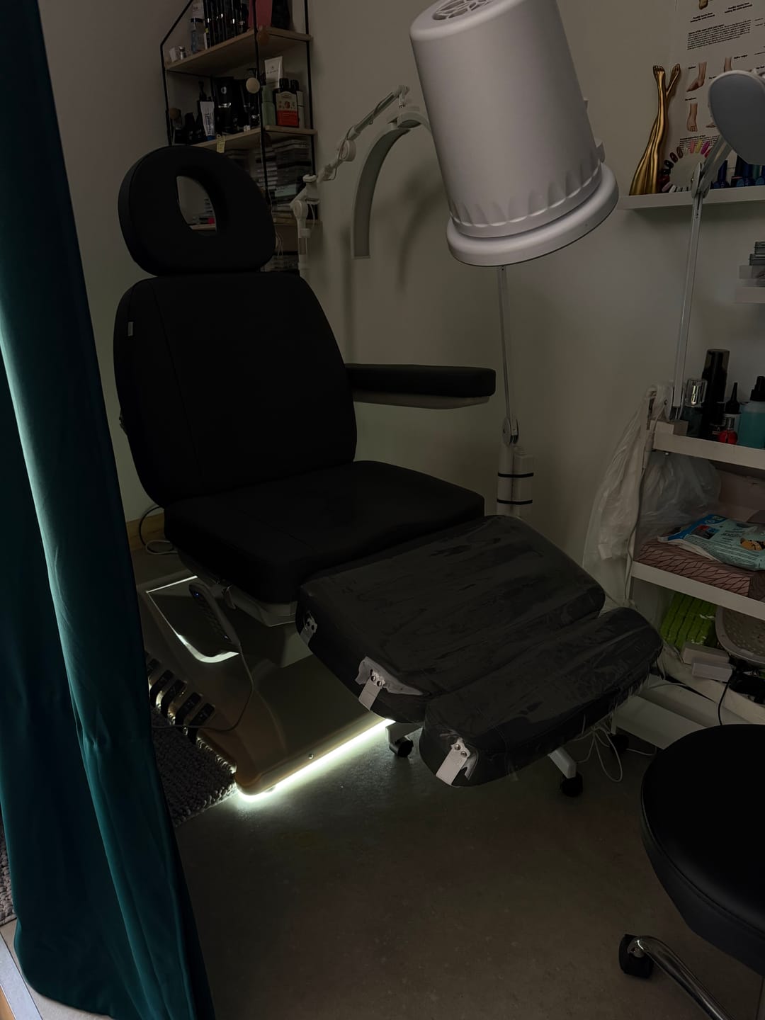 Customer photo review of Kosmetikliege Elektrisch | Luxoria PRO 5 | Kosmetiksessel mit elektrischer Verstellung | Grau