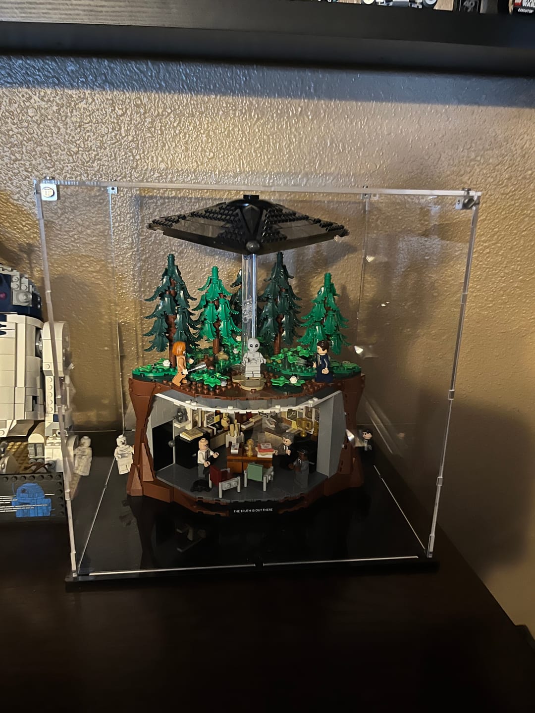 Customer photo review of Display Case for LEGO® 21369 Ideas The X-Files