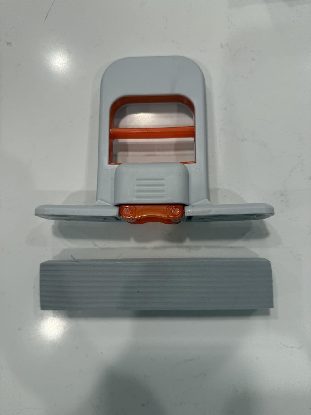 Customer photo review of SpotNest™ Mini Squeeze Mop — Hands-Free Wringing for Desks, Counters & Sinks