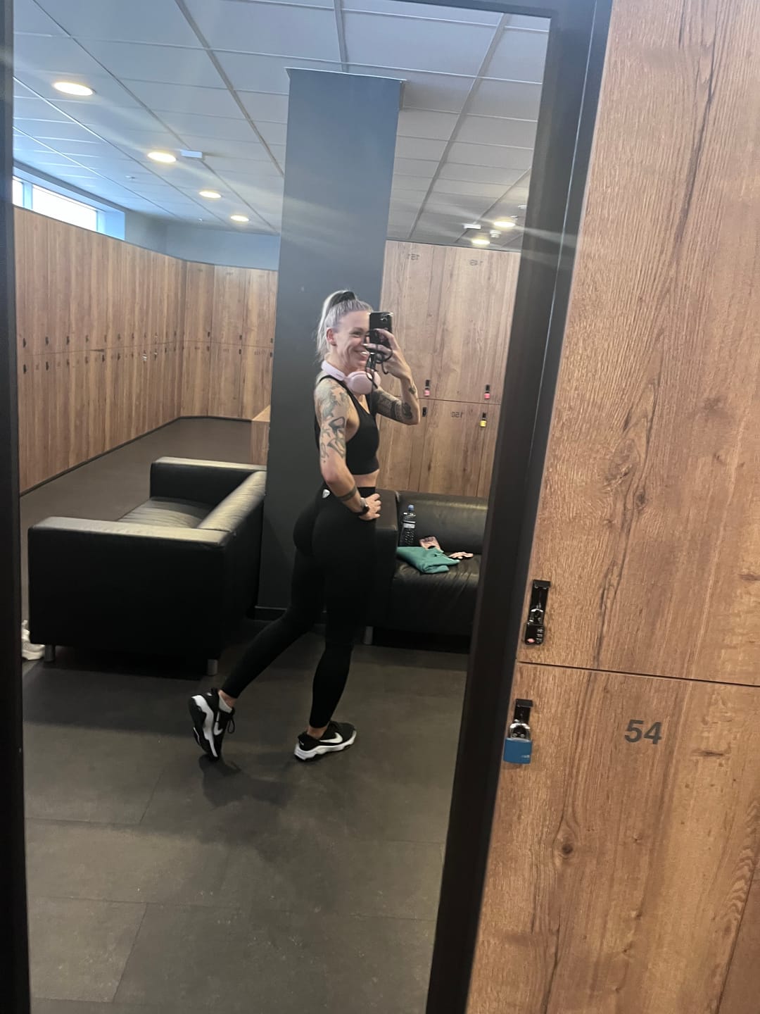 Customer photo review of DEFINE SCRUNCH LEGGINGS