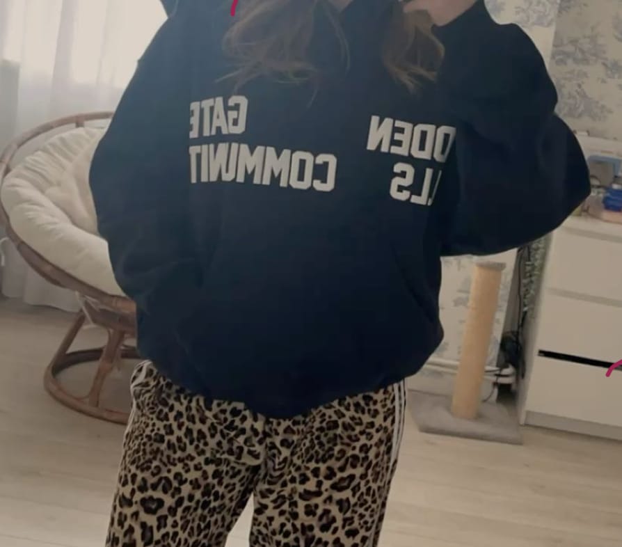 Customer photo review of GATED COMMUNITY HOODIE NAVY
