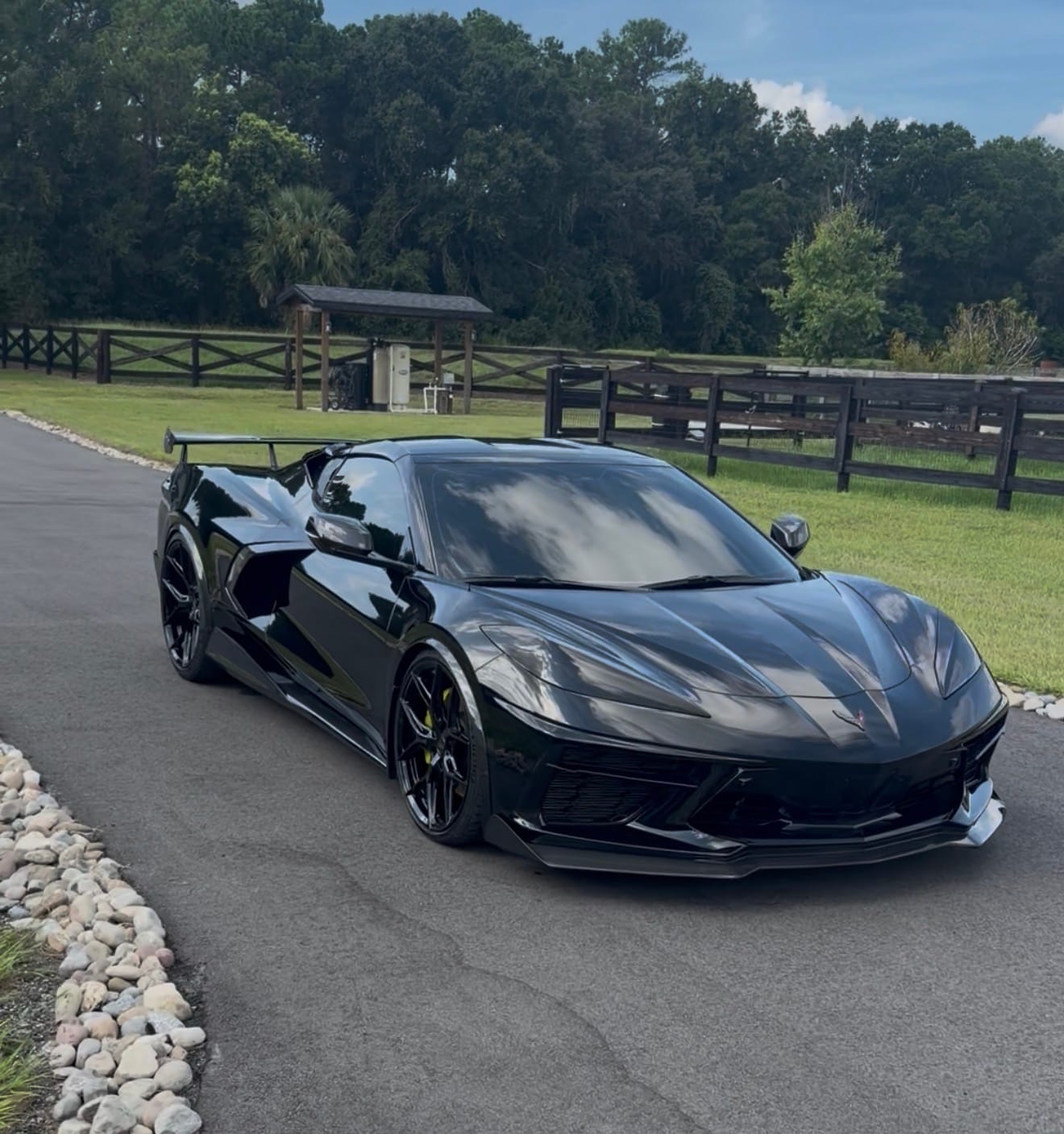 Customer photo review of Chevrolet Corvette C8 DRY CARBON FIBER Side Wheel Fender