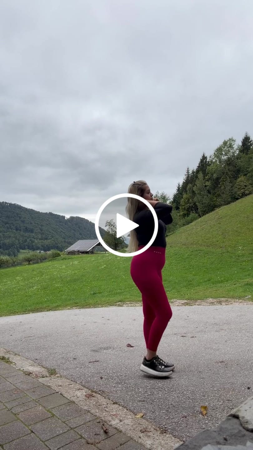 Customer video review of MOTION MID WAIST SCRUNCH LEGGINGS V2