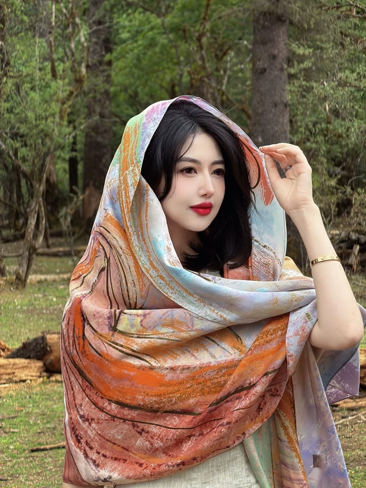 Customer photo review of Dunhuang Five Elements Printed Mulberry Silk Shawl / Scarf