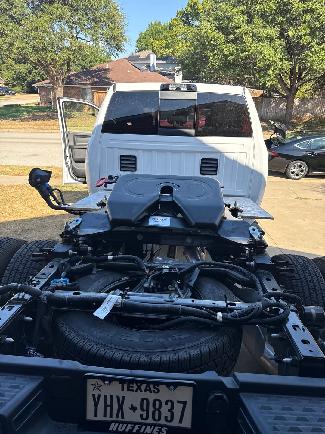 Customer photo review of T10 Fifth Wheel Hitch with Mounting Kit for Dodge Ram 3500 PUCK System OEM Compatible