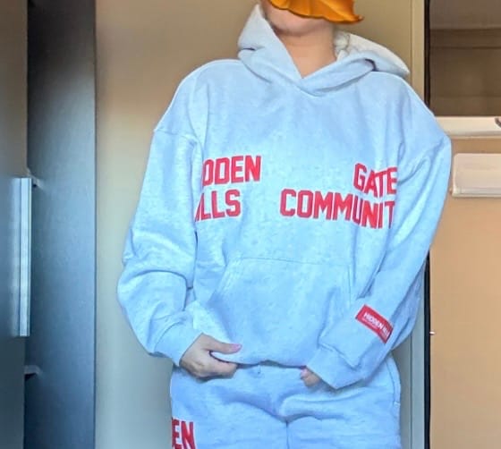 Customer photo review of GATED COMMUNITY HOODIE LIGHT GREY/RED