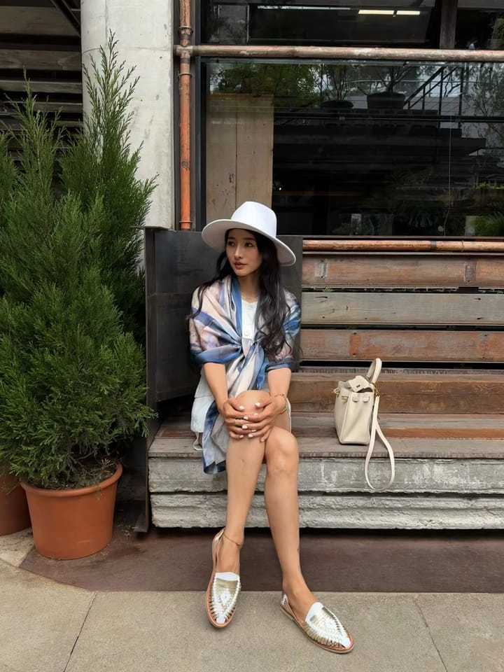 Customer photo review of Dunhuang Five Elements Printed Mulberry Silk Shawl / Scarf