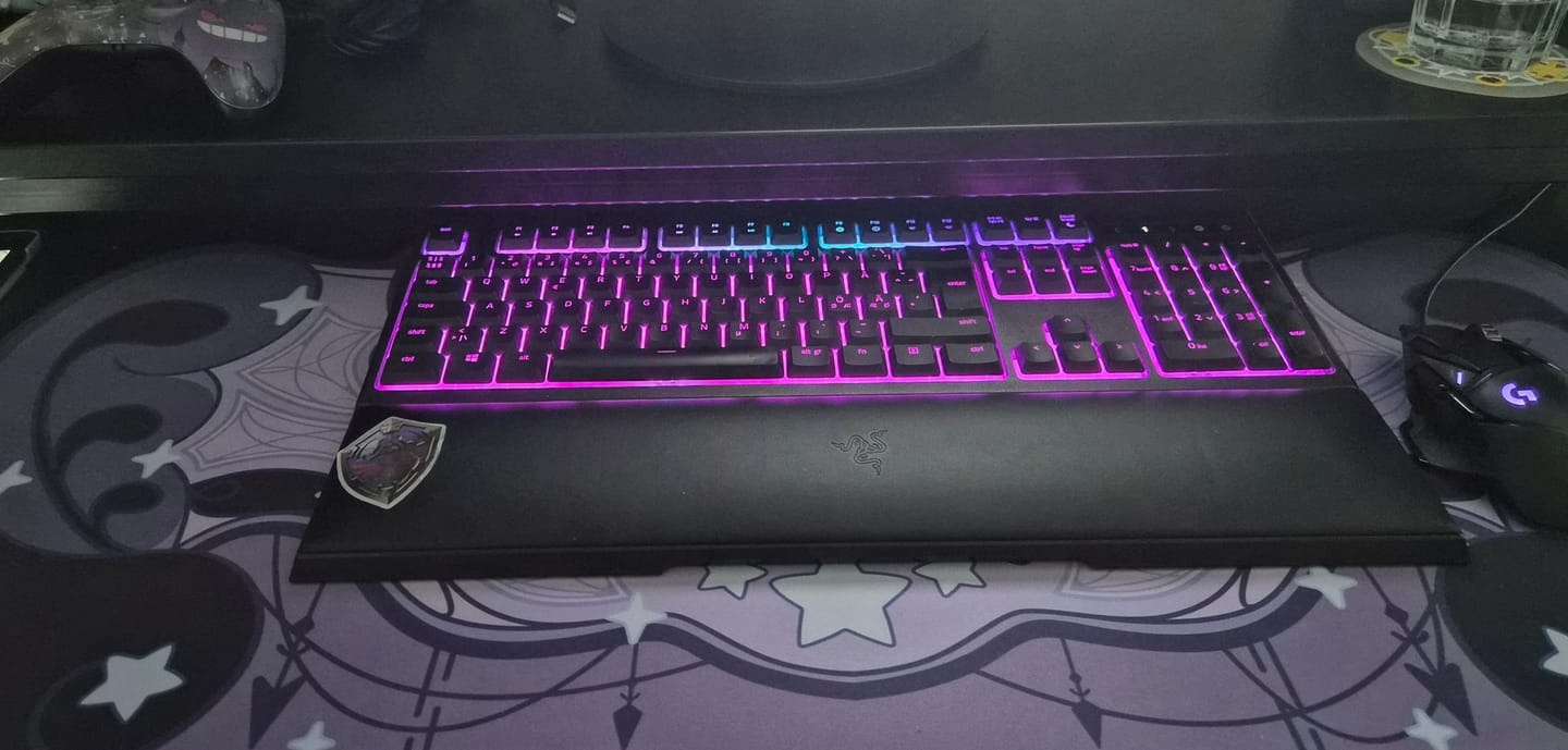 Customer photo review of GeekShare Dark Star Wings Mouse Pad