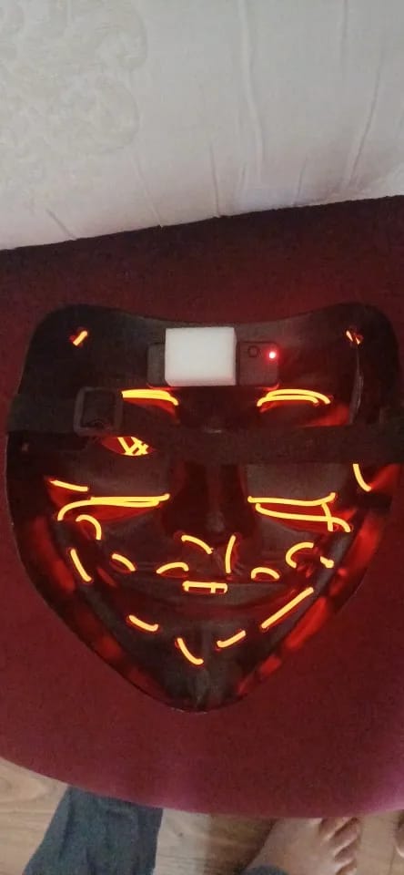 Customer photo review of Mascara con luces LED para Hallowen