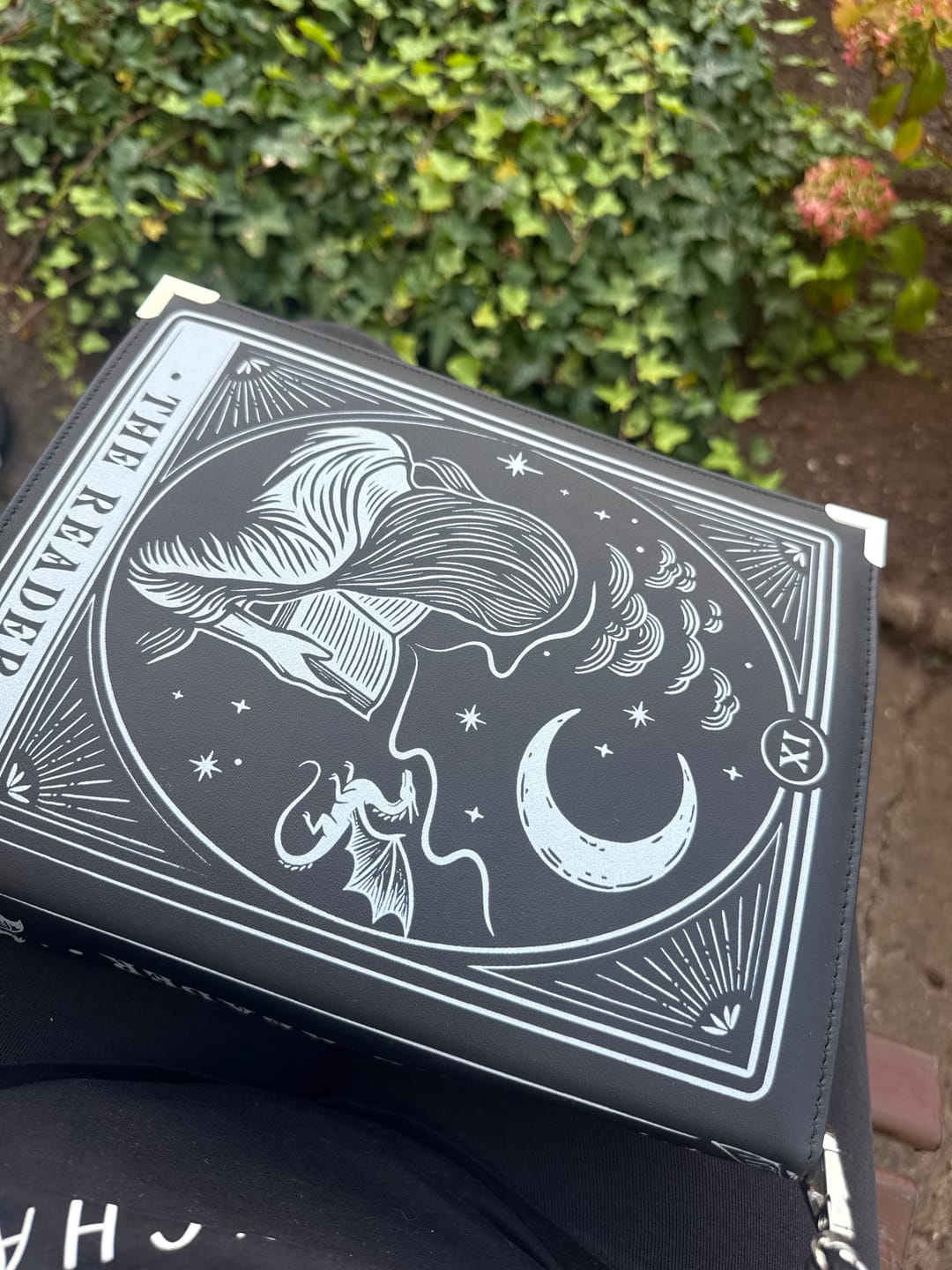 Customer photo review of Umhängetasche im Tarot / Drachen Stil