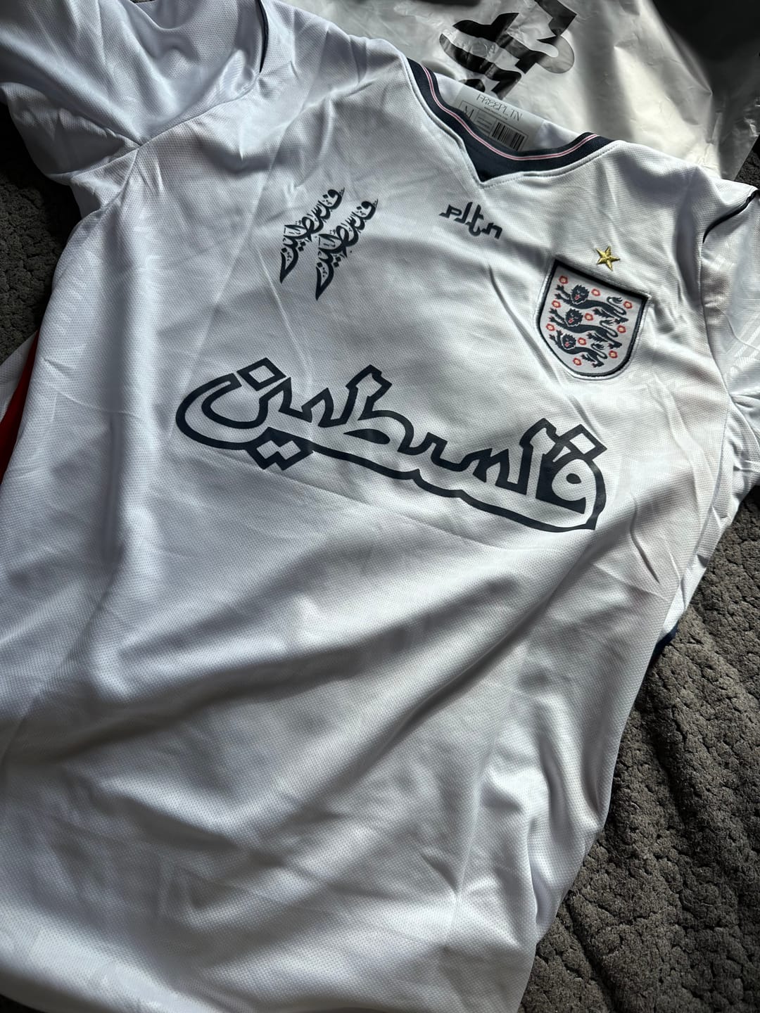Customer photo review of PLTN ENGLAND - LIMITED EDITION