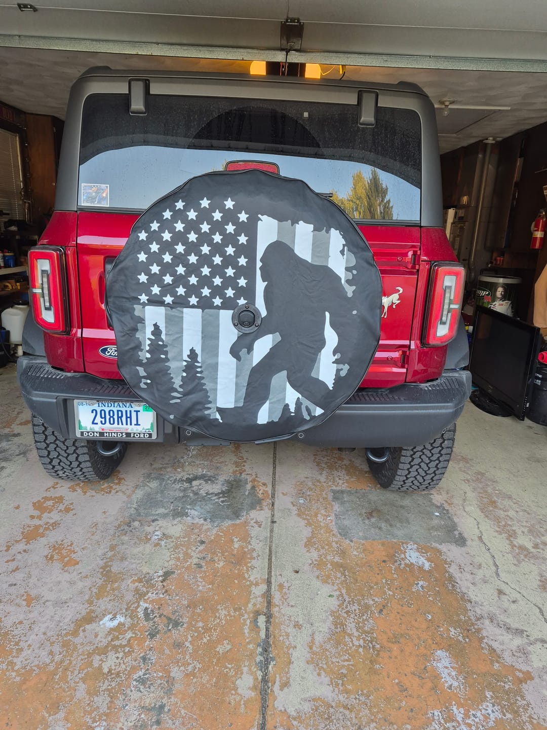 Customer photo review of B&W Bigfoot Flag Tire Cover