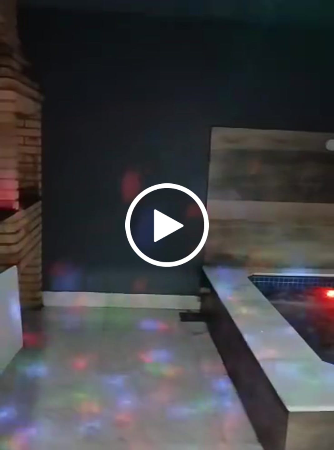 Customer video review of Kit Luminárias de Piscina RGB - Sem Fio Com Controle Remoto