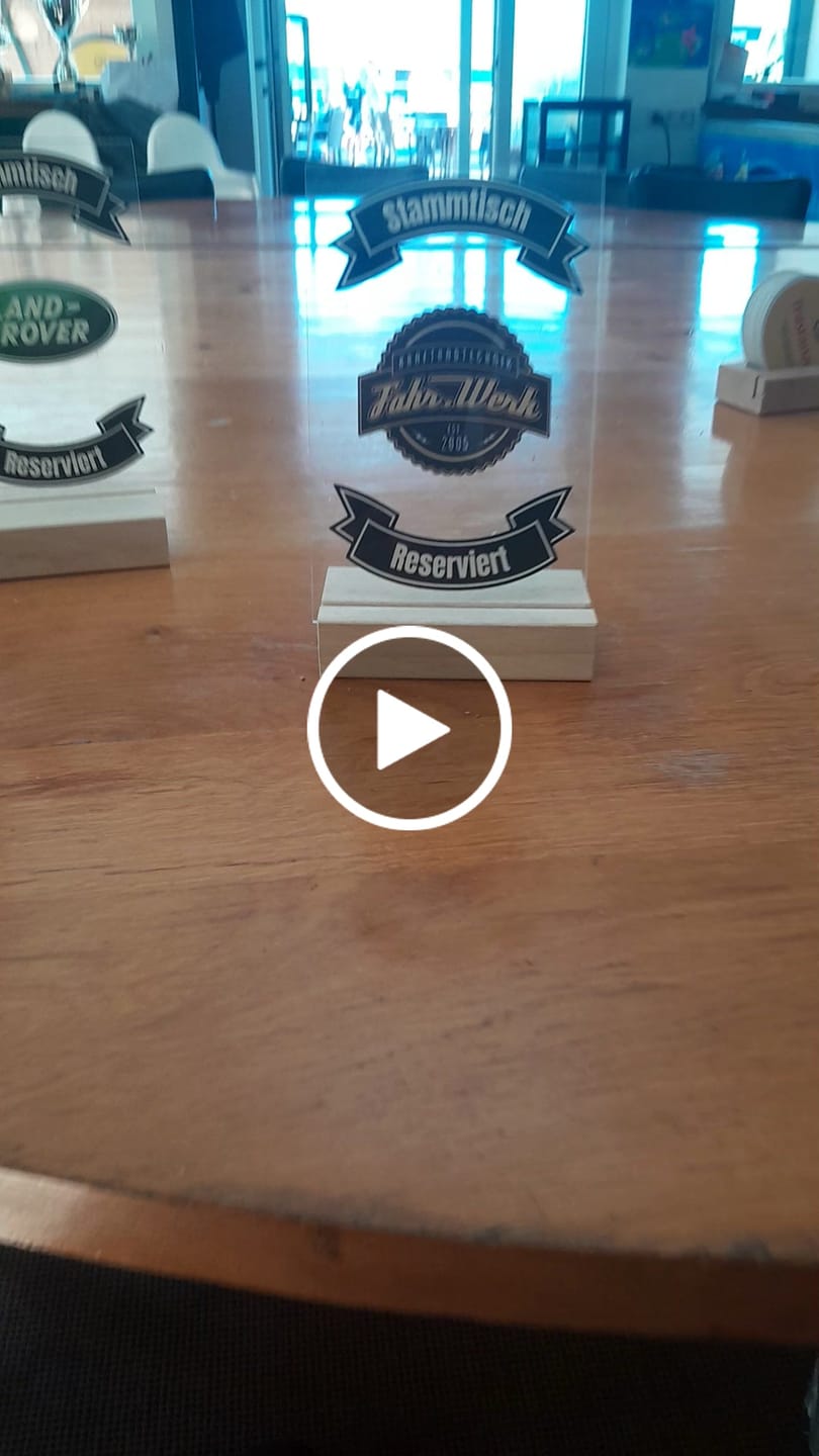 Customer video review of Acrylglas - Tischaufsteller Stammtisch Vol. 2 - personalisierbar