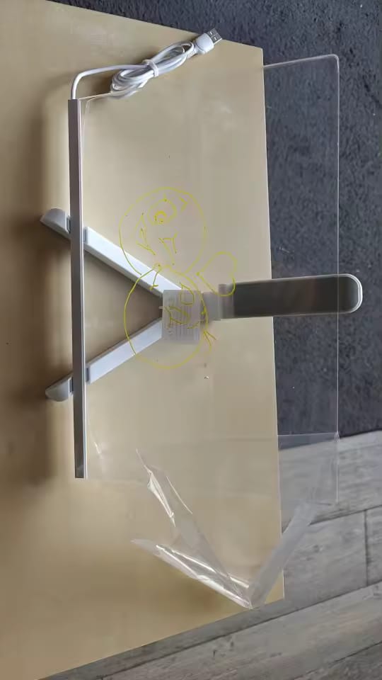 Customer photo review of Planche à Dessin Lumineuse LED Effaçable avec Support USB
