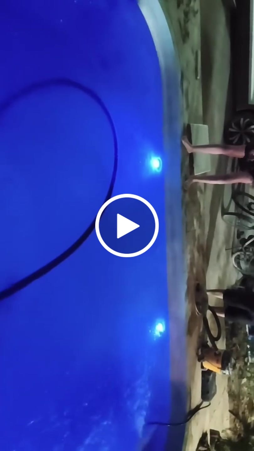 Customer video review of Kit Luminárias de Piscina RGB - Sem Fio Com Controle Remoto