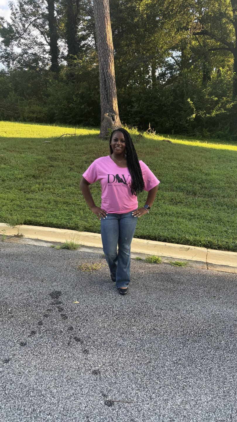 Customer photo review of Diva Classic Tee