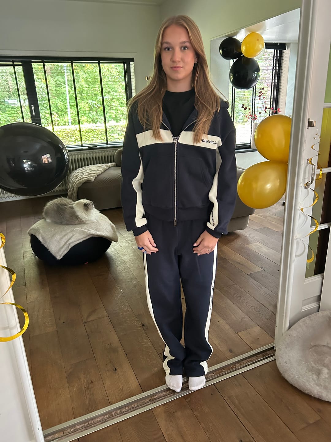 Customer photo review of CONTRAST PANEL STRAIGHT LEG SWEATPANTS NAVY