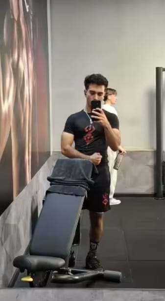 Customer photo review of Bersek Kara Kılıçlı Gym Şort