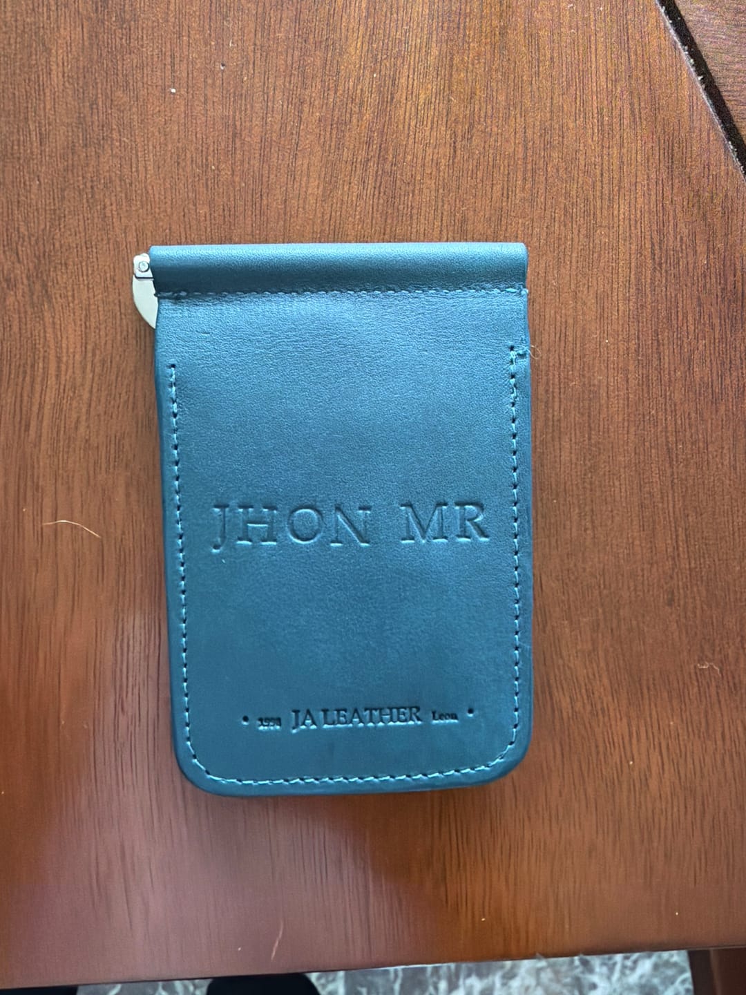 Customer photo review of Billetera clip de piel para hombre Cesar azul