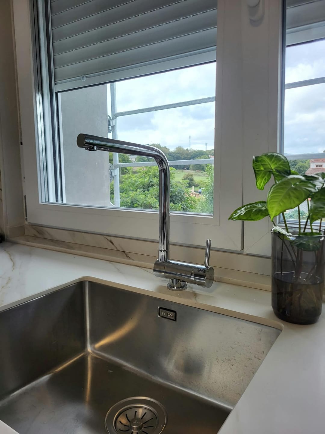 Customer photo review of Under Window Kitchen Tap, folding spout to reach 4,5 cm, with 360° swivel L-Spout, Chrome