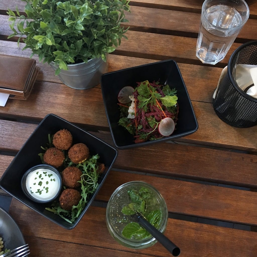 Customer photo review of Curved Bowl 8 inch Black Melamine for Contemporary Dining